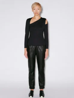 ASYMMETRIC CUTOUT TOP