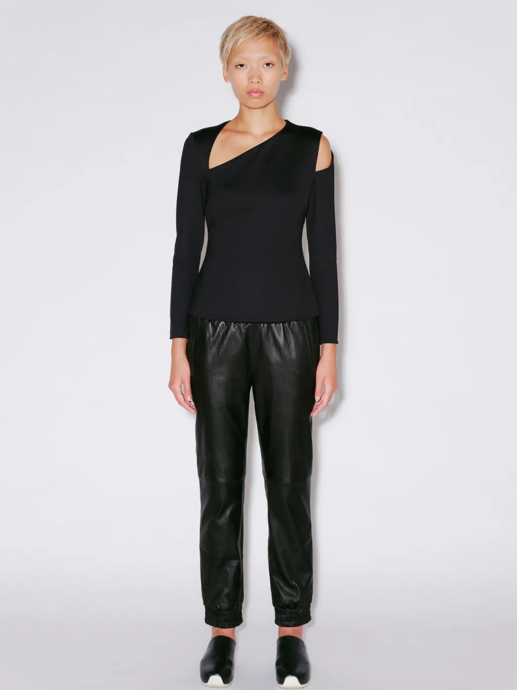 ASYMMETRIC CUTOUT TOP