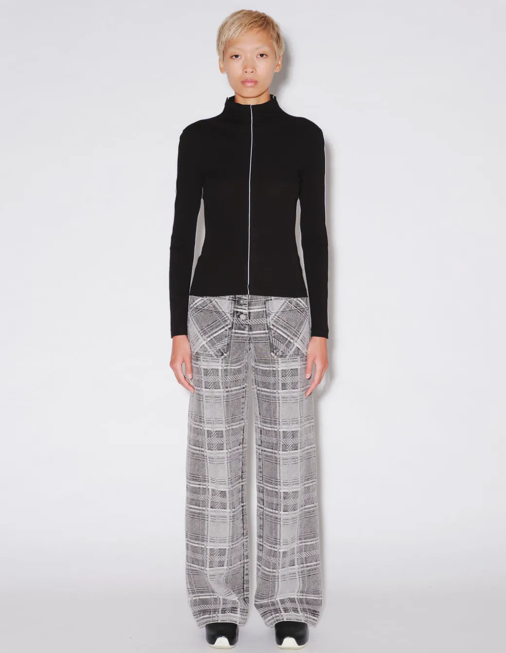 CONTRAST STITCH MOCK NECK T-SHIRT