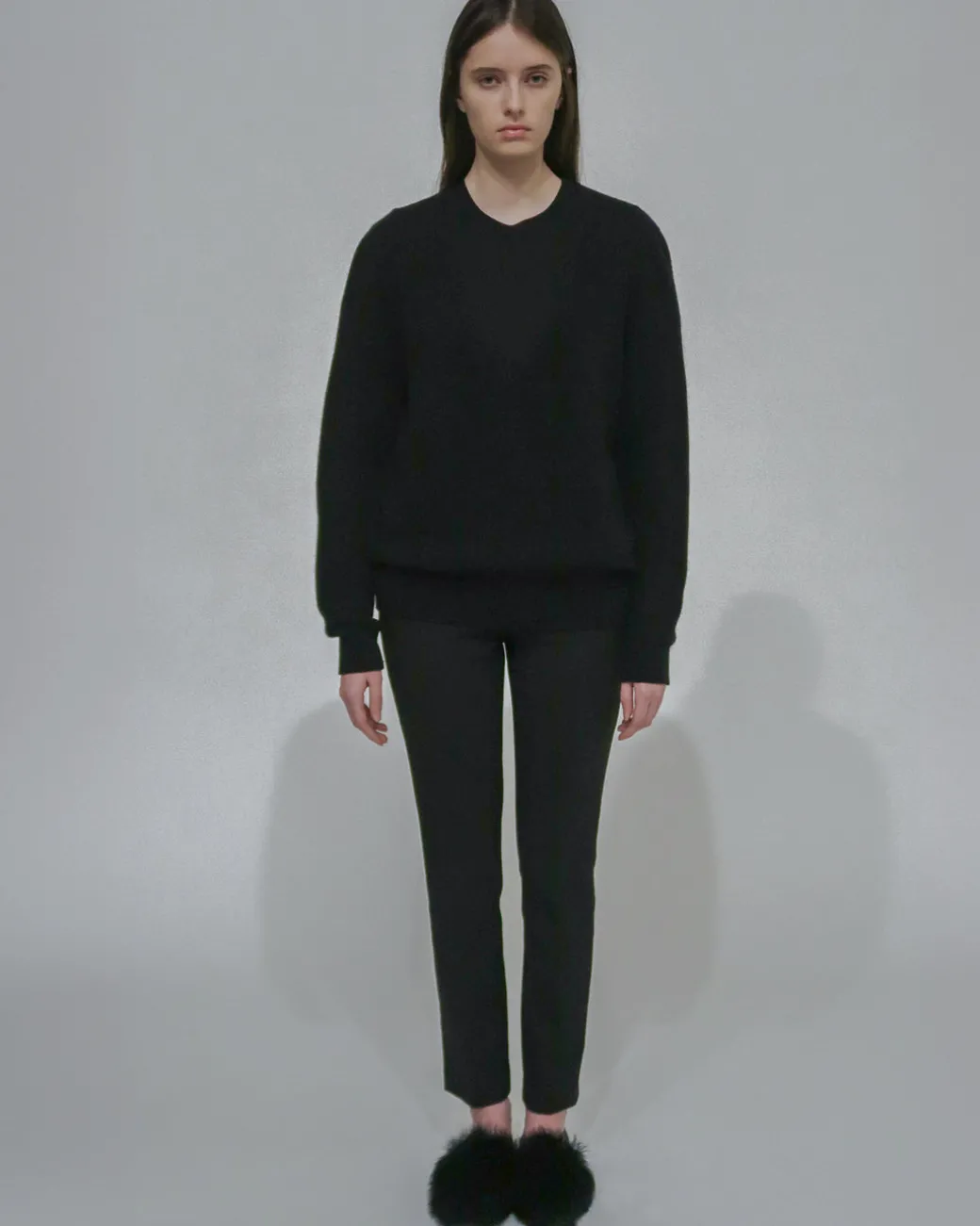 DEEP V-NECK PULLOVER