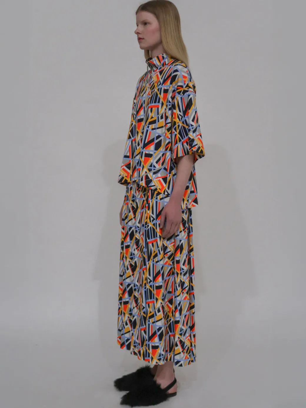 PULL-ON PLEATED MAXI SKIRT - ABSTRACT PAINT LINES
