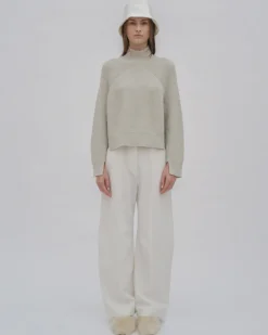 RIBBED PANELED TURTLENECK
