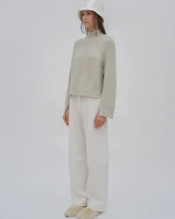 RIBBED PANELED TURTLENECK