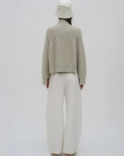 RIBBED PANELED TURTLENECK