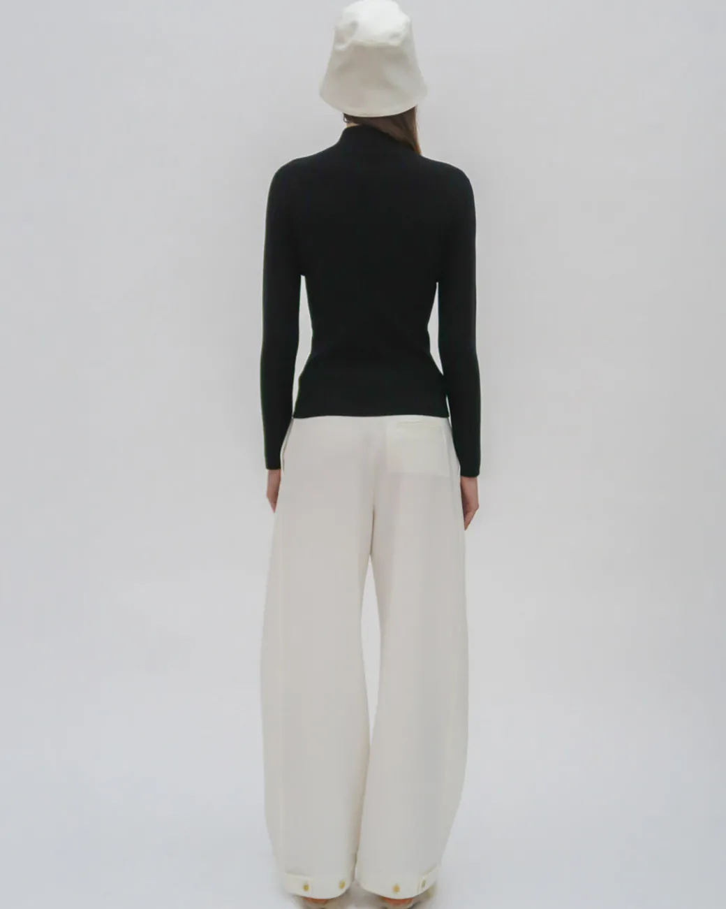 RIBBED ZIP UP TURTLENECK SWEATER