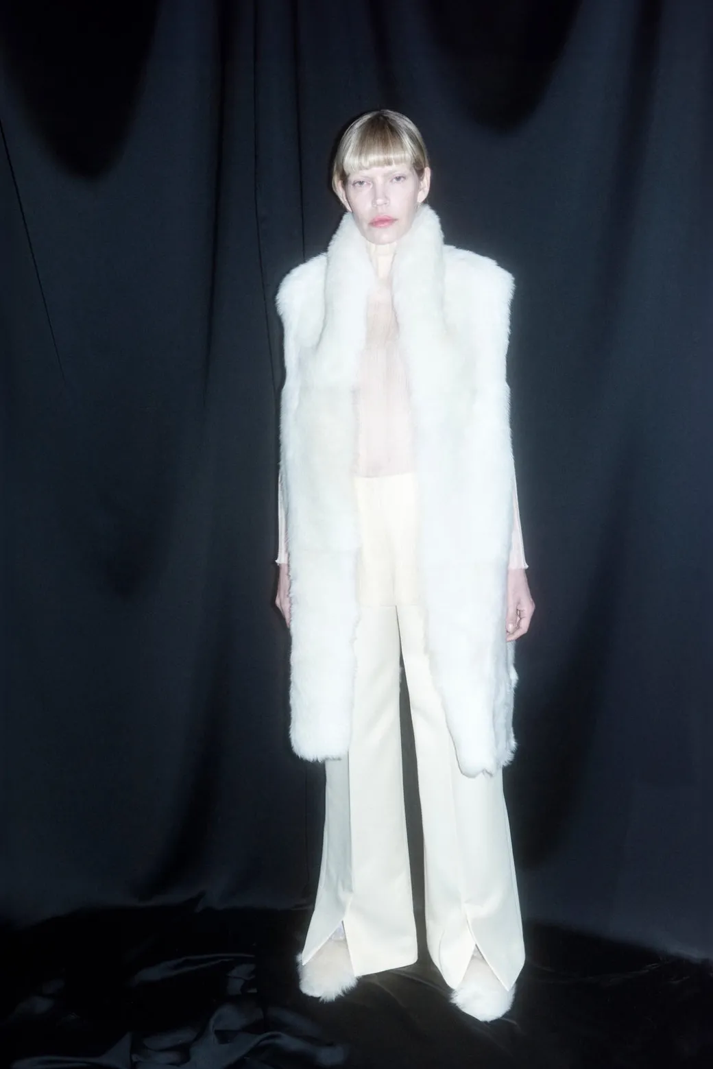 SHEER PLISSE TURTLENECK