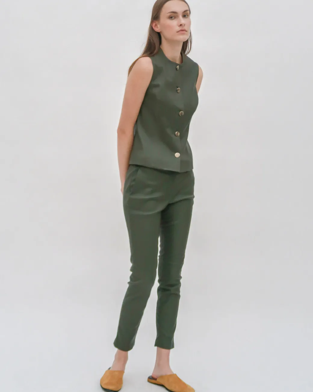 SLEEVELESS BUTTON FRONT TOP - STRETCH PLONGE
