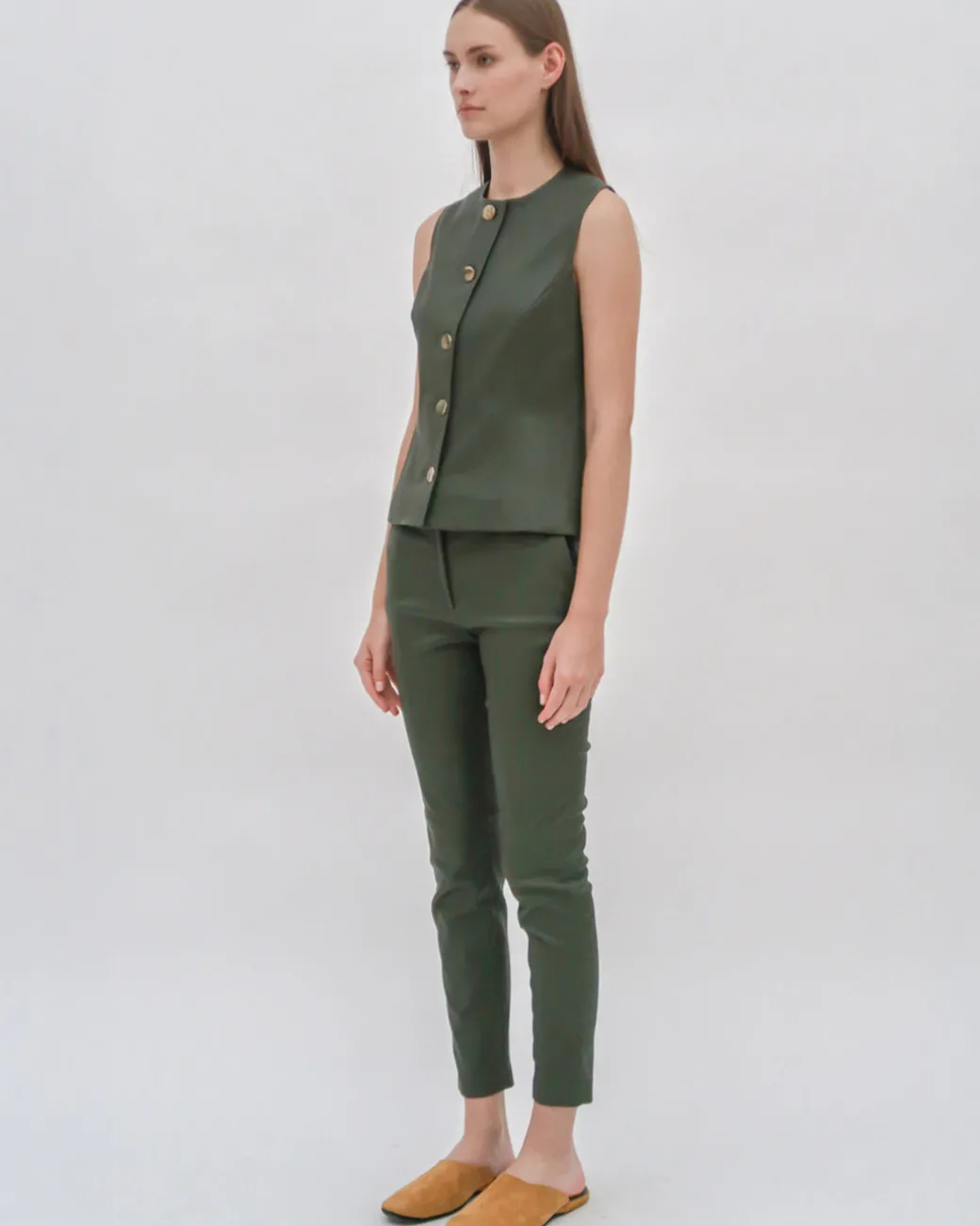 SLEEVELESS BUTTON FRONT TOP - STRETCH PLONGE